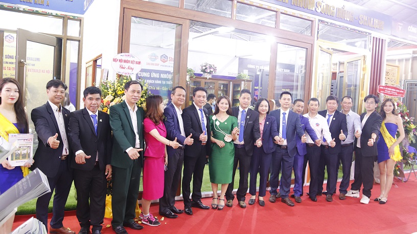 Thương hiệu nhôm Sông Hồng Shalumi nổi bật tại Triển lãm quốc tế Vietbuild Hà Nội lần 1/2021 với số lượng khách tham quan lớn nhất triển lãm