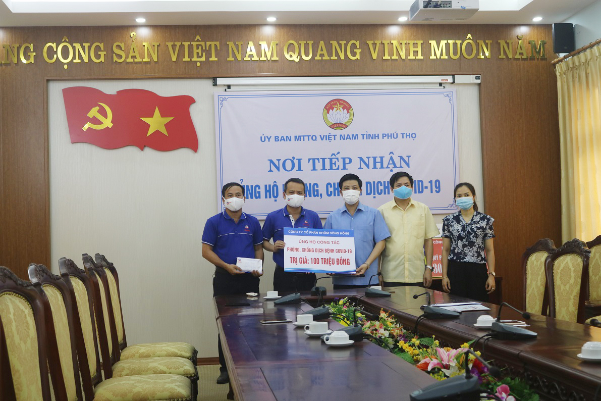 Công ty Cổ phần nhôm Sông Hồng - Shalumi Ủng hộ 100 triệu đồng cho công tác phòng, chống dịch bệnh bệnh Covid - 19